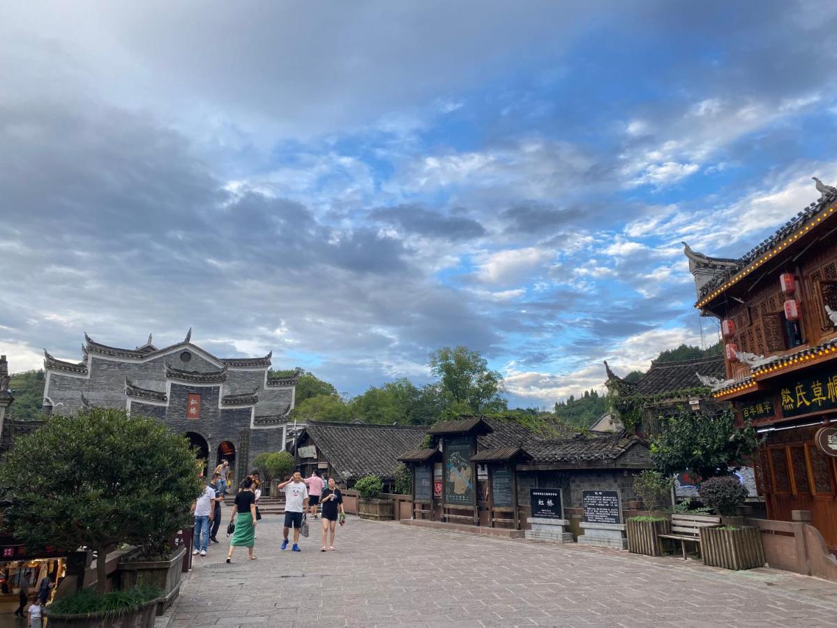 Hemu House Hotell Fenghuang Eksteriør bilde