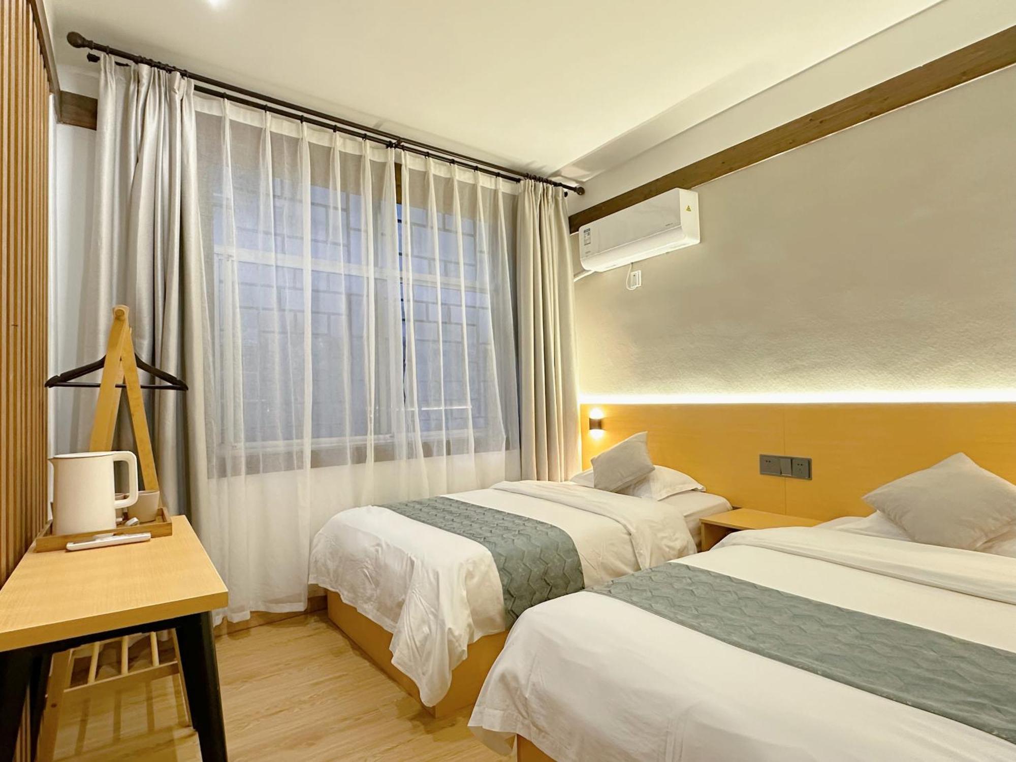 Hemu House Hotell Fenghuang Eksteriør bilde
