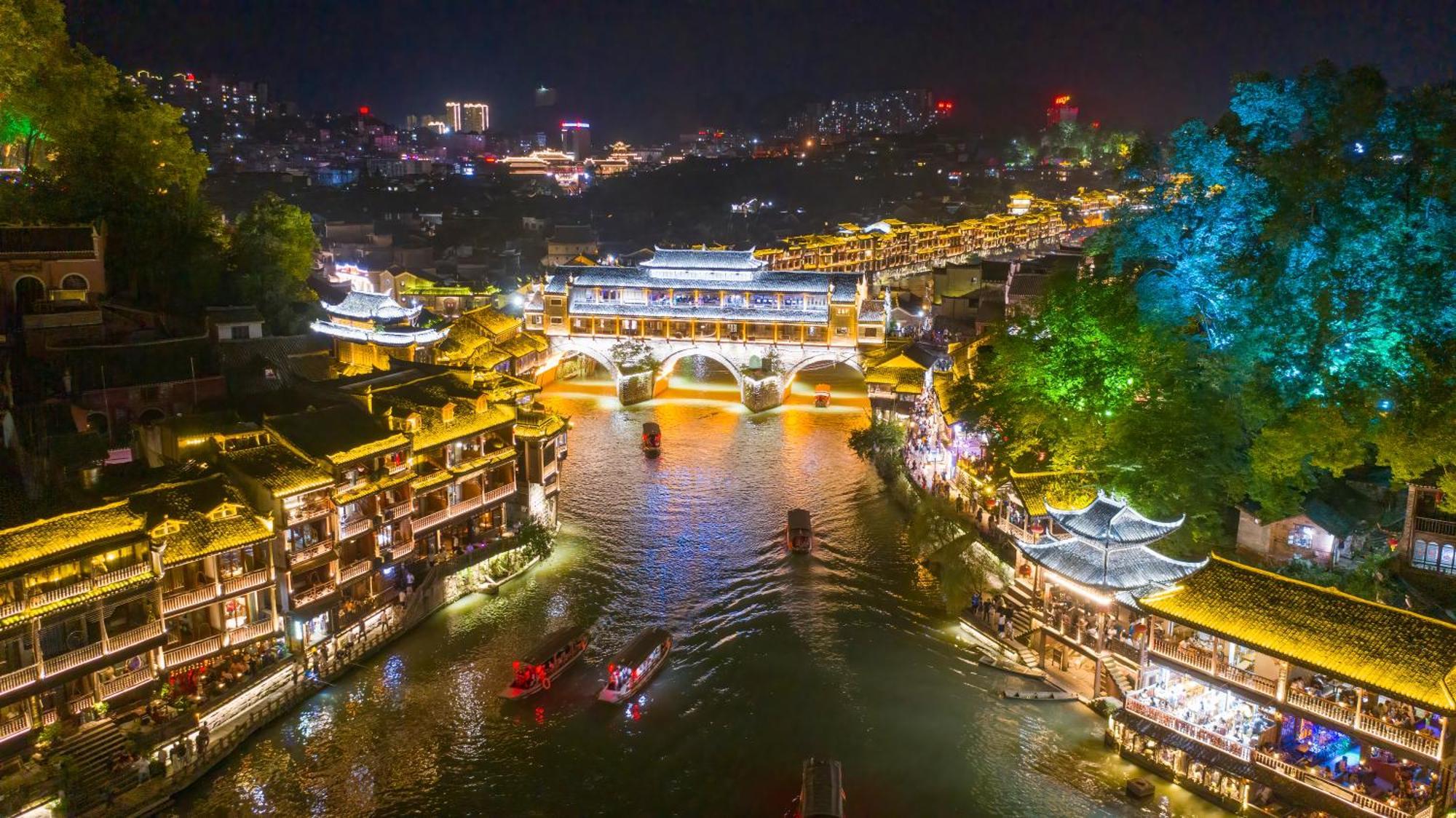Hemu House Hotell Fenghuang Eksteriør bilde