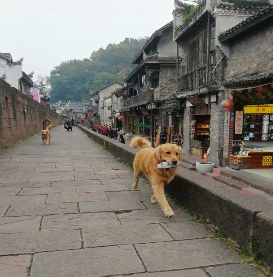 Hemu House Hotell Fenghuang Eksteriør bilde
